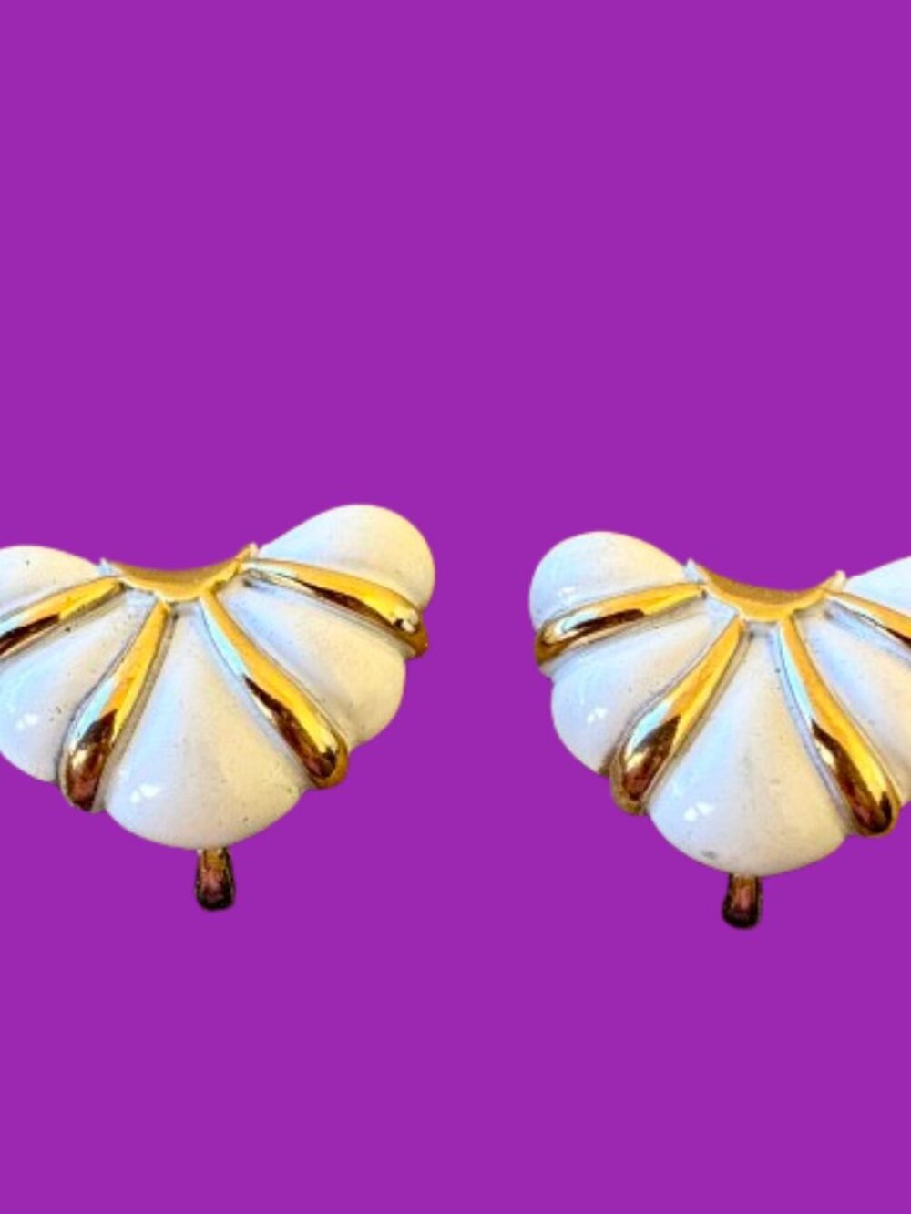 Crown Trifari White Enamel Fan Gold Tone Clip On Earrings Vintage MCM